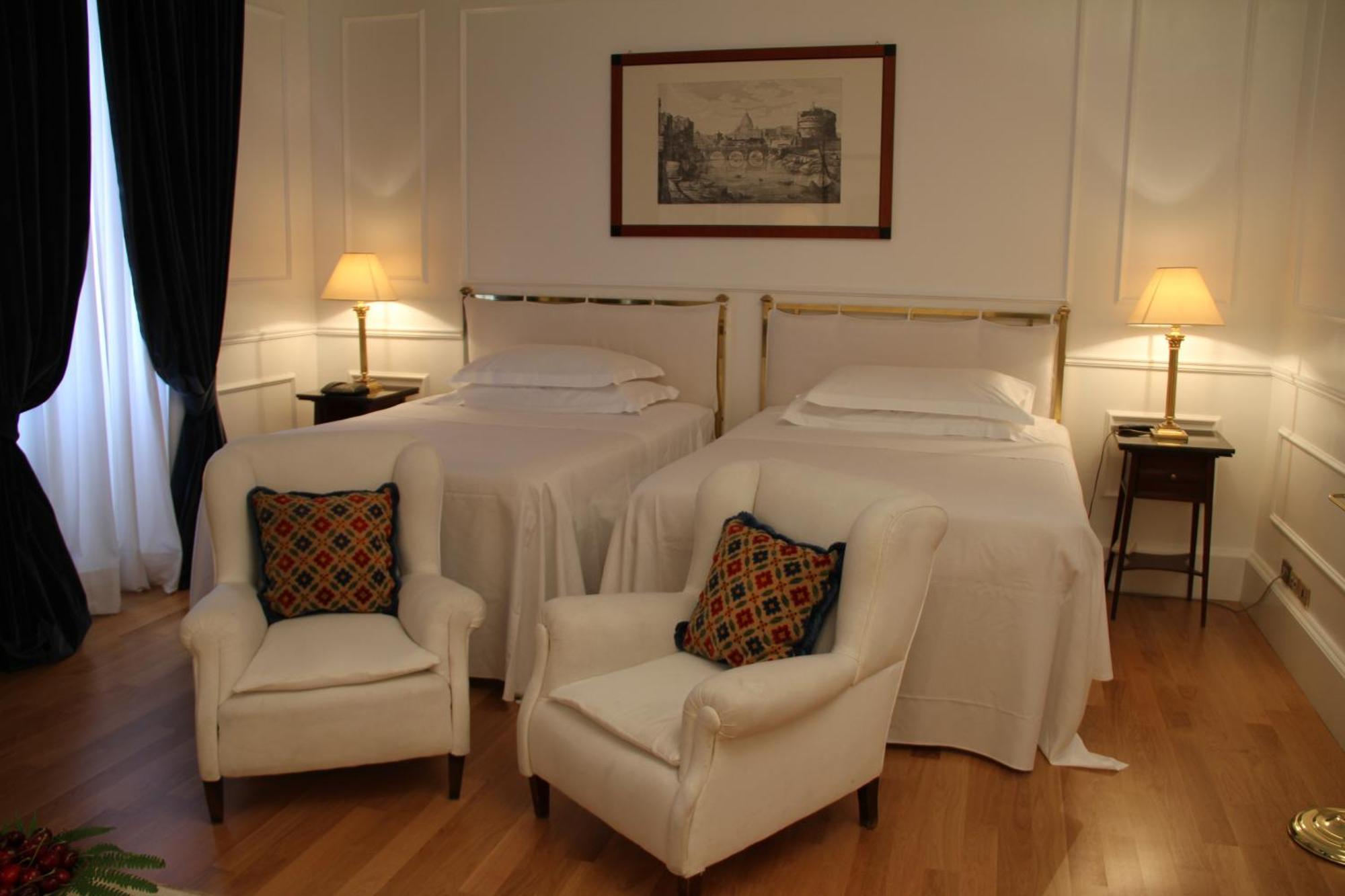 Grand Hotel Plaza Рим Екстериор снимка